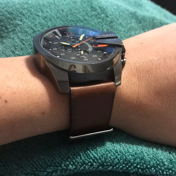 Diesel Men’s mega chief brown leather watch main image 6
